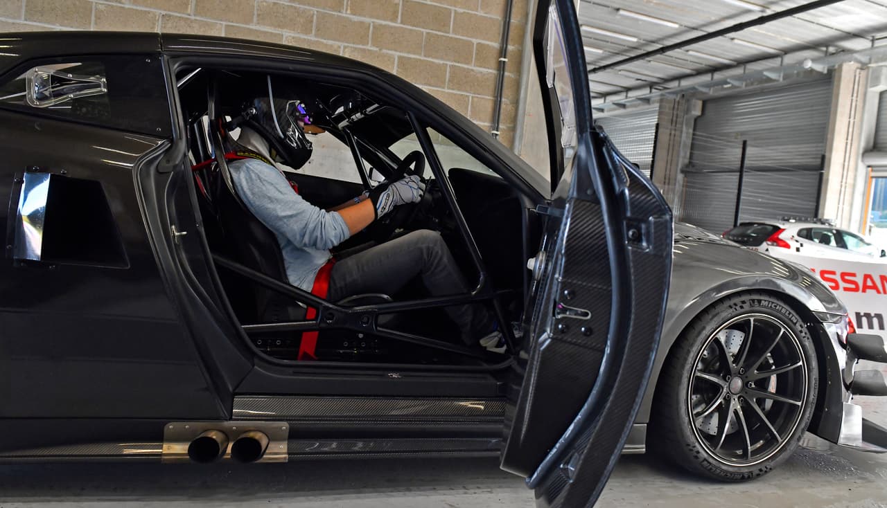 3 años más tarde, el 5 de octubre del 2016, apareció el
<b><a href="http://uni.vi/YAXT100O3BH">Lamborghini Huracán LP 640-4 Performante</a></b> arribándole el título con 6:52:01.