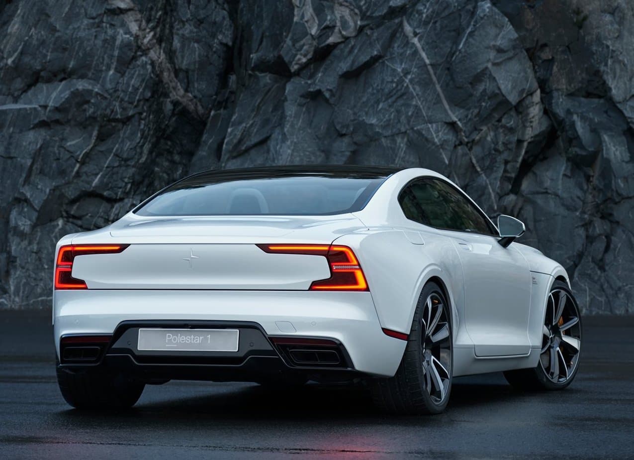 El Polestar 1 se produce en Chengdu, China, en una nueva fábrica que Volvo abrió específicamente para esta submarca. Polestar planea fabricar únicamente 500 unidades de este vehículo por año.
<br>
<br>Su precio: $155,000.
<br>