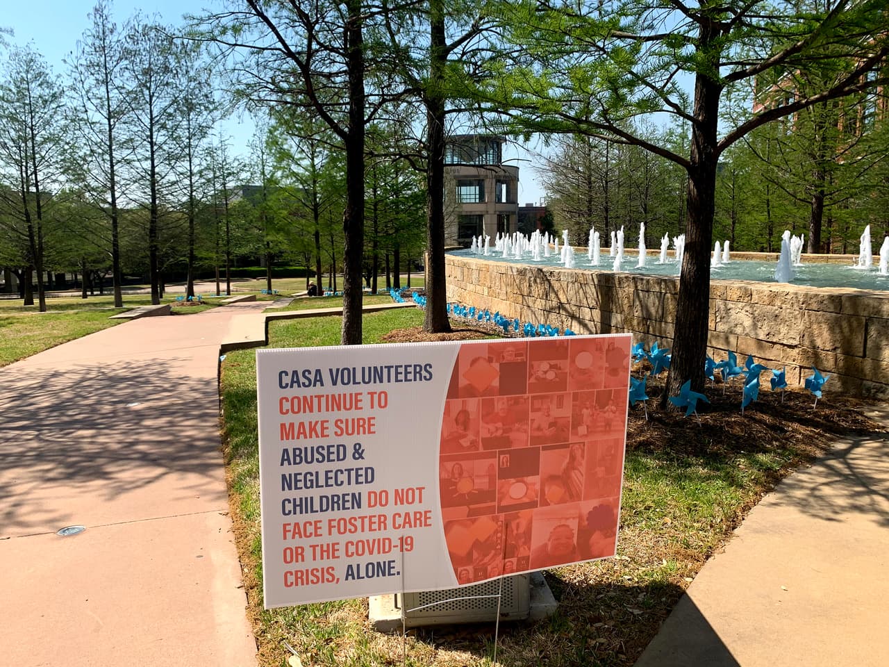 Por la cuarentena ellos interactúan con los menores de manera virtual y realizan llamadas para seguir sus casos.
<br>