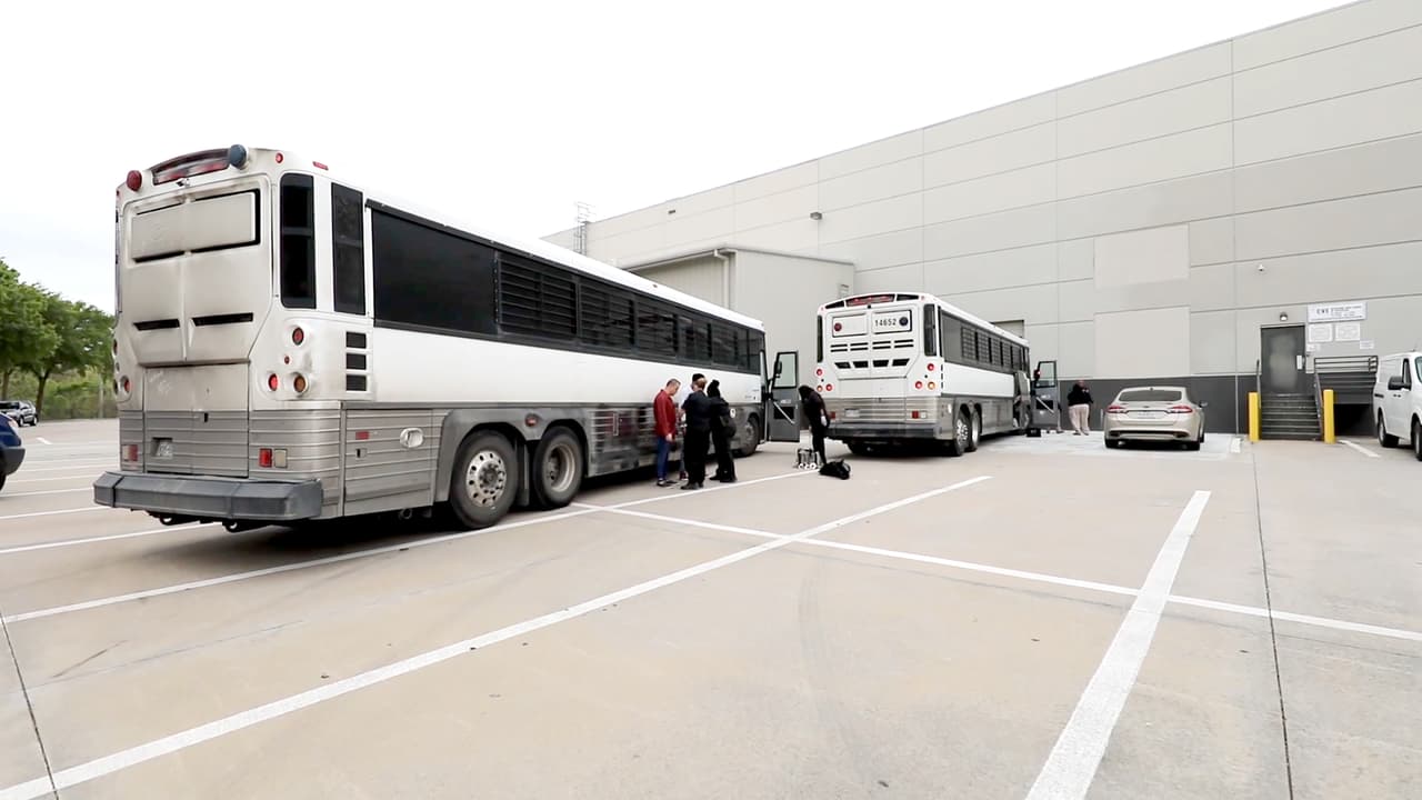 La redada fue realizada en el marco de una investigación criminal en proceso. Katrina Berger, agente especial a cargo del Departamento de Seguridad Nacional de Dallas, dijo que tenían información de que la compañía tenía entre sus empleados a un número "significativo de extranjeros ilegales".