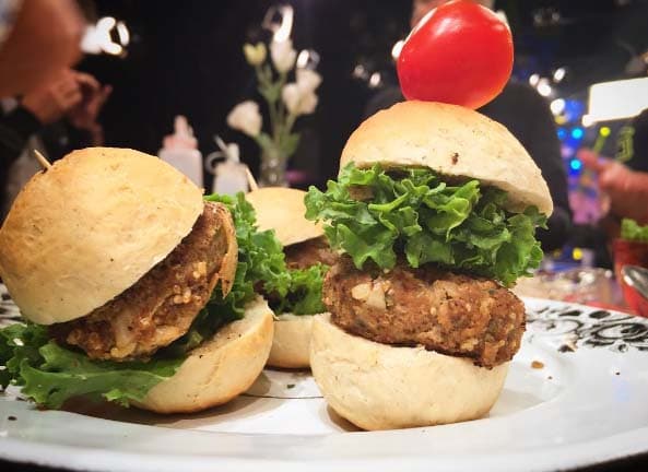 El chef Yogui se lució con estas hamburguesitas botaneras.