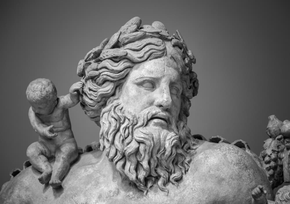 Su tamaño y resplandor se reflejan en la mitología, donde Júpiter es el rey de los cielos, el padre de los dioses y de los hombres (los griegos le llamaban Zéus de donde se deriva el nombre Theus que a su vez se convertiría en la palabra Dios). En la astrología, Júpiter representa la expansión en todos los planos, especialmente por medio de la búsqueda del conocimiento superior, la filosofía, la ética.