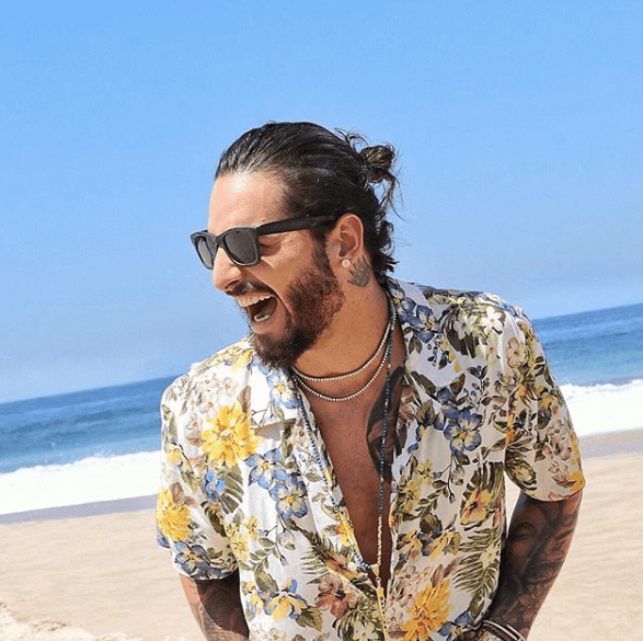 El 'Pretty boy' del reggaetón acapara las miradas de sus fanáticas.