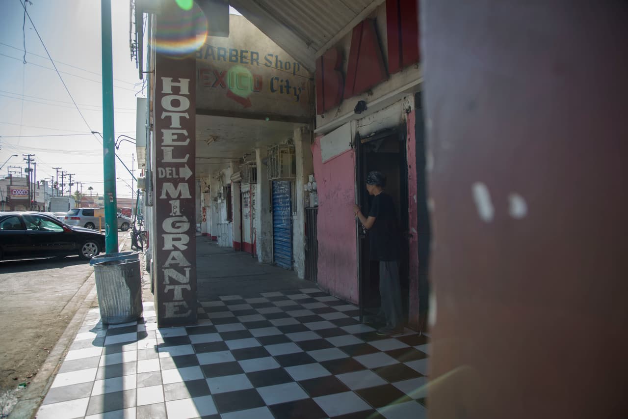 El Hotel del Migrante, como se conoce a este albergue en el centro histórico de Mexicali, se construyó sobre las ruinas de un antiguo hotel.