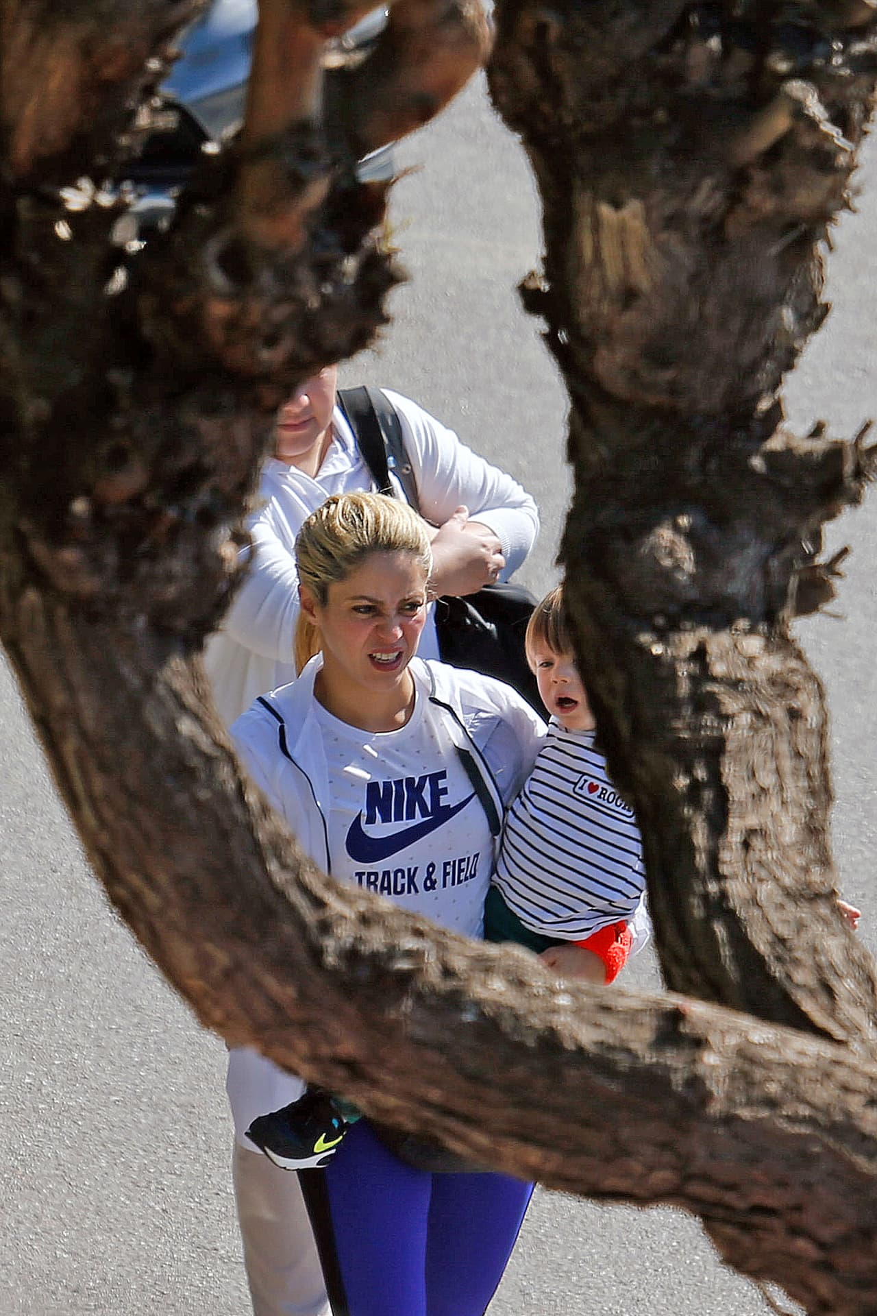 Shakira lleva a su hijo Sasha, de dos años, a clases de natación en Barcelona.