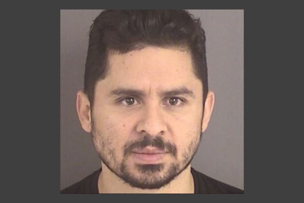 Cuando se habla de escándalos en el regional mexicano uno de los primeros artistas que viene a la mente es 
<a href="http://www.univision.com/temas/larry-hernandez">Larry Hernández</a>, quien siempre causa polémica a través de sus declaraciones y que fue detenido por una demanda de secuestro en su contra el 25 de septiembre del 2015.