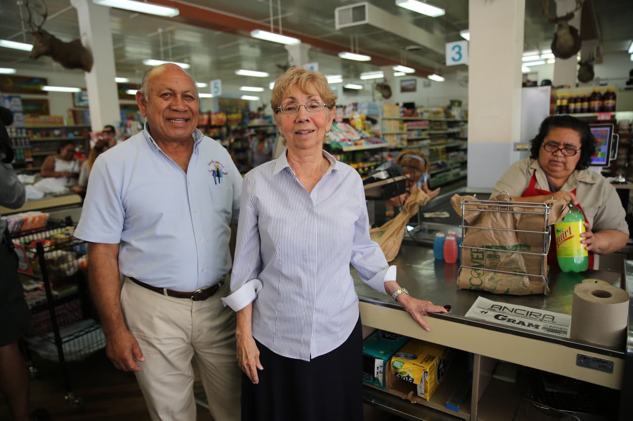 Benjamín y Angie Rodríguez son los propietarios de La Tienda de Los Venados, establecida en Eagle Pass desde 1939.