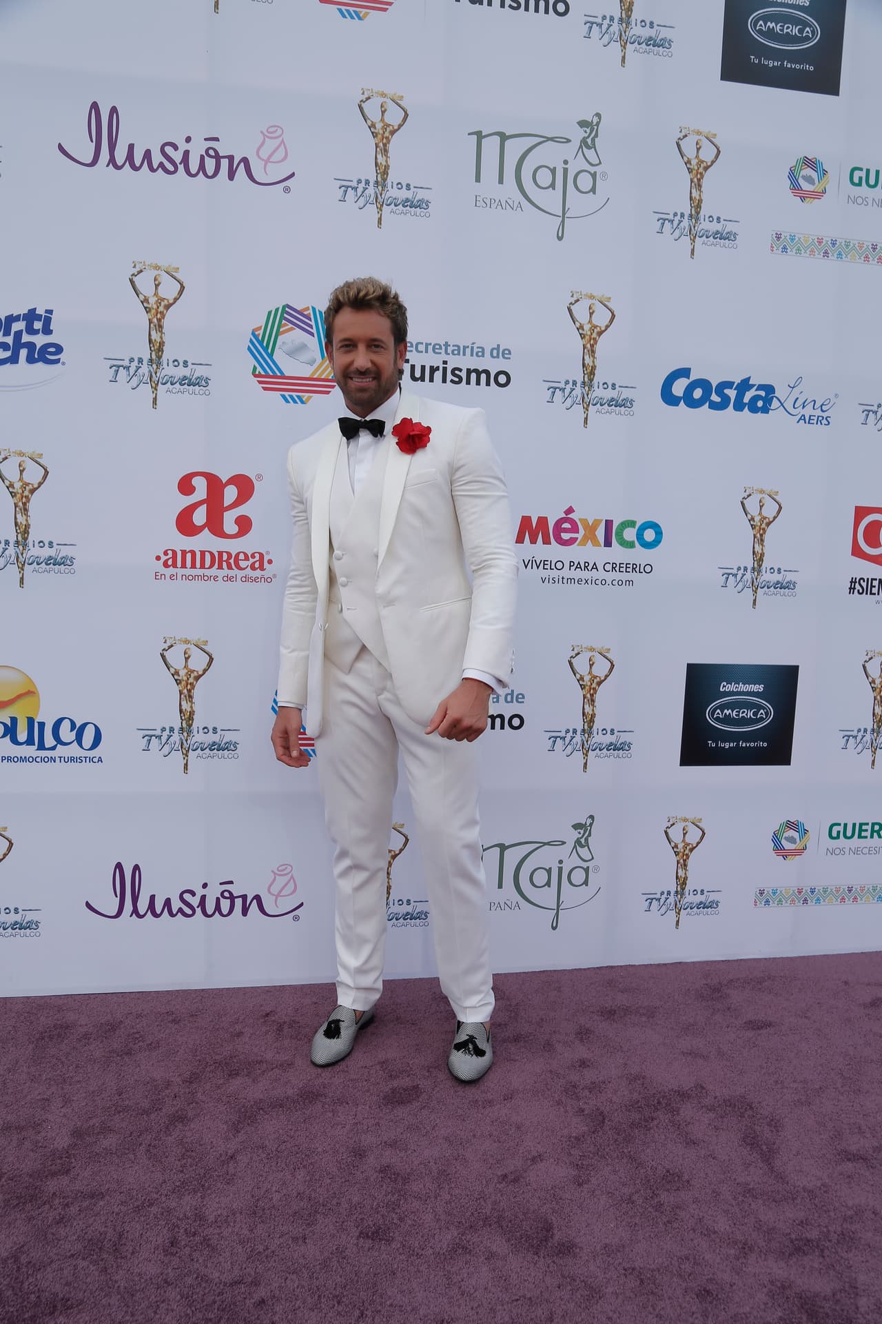 Gabriel Soto fue el conductor de los premios, pero al parecer no fue suficiente para conquistar la votación. El actor tendrá que esperar un año más para robarse la alfombra de los TVyNovelas.