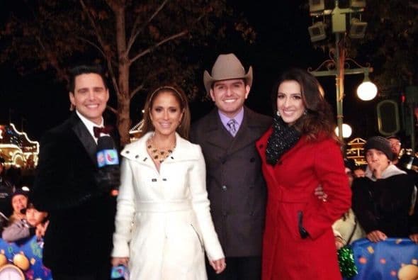 Trabajando o en casa con familia y amigos, los famosos de Univision se la pasaron de lo mejor despidiendo el 2014. ¡A celebrar, como debe ser!