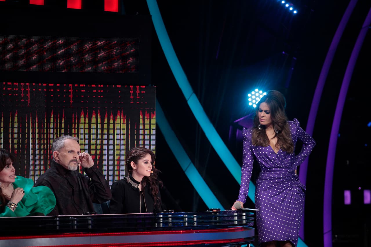 Aprovechando el tema, la presentadora confesó que cuando se enteró de que el cantante español estaría en el panel de jueces de Pequeños Gigantes sí se sintió nerviosa por cómo sería su relación, ya que nunca antes había convivido con él.