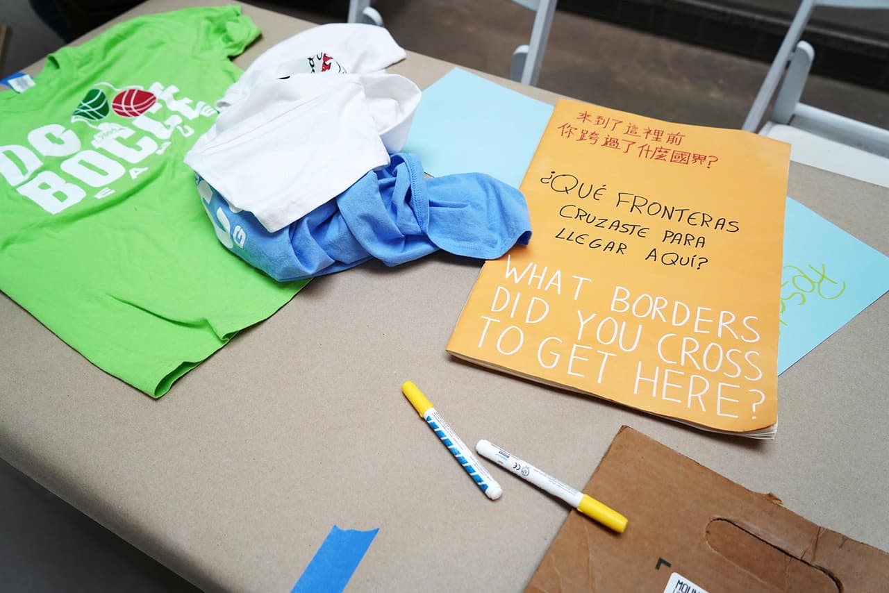 La artista mexicana Pia Camil presenta su más reciente obra.