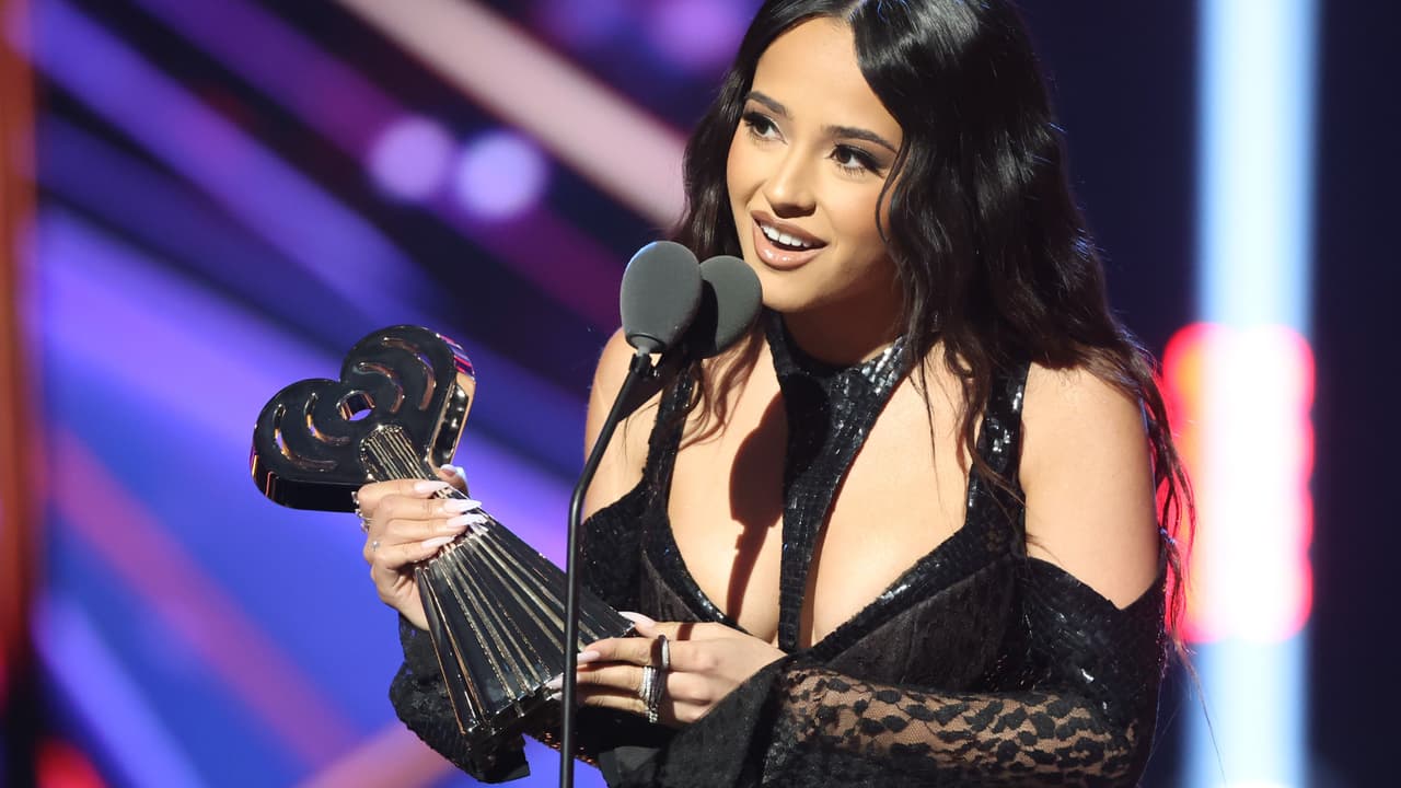 Becky G ganó uno de los premios en la gala de los iHeartRadio Music Awards 2023.