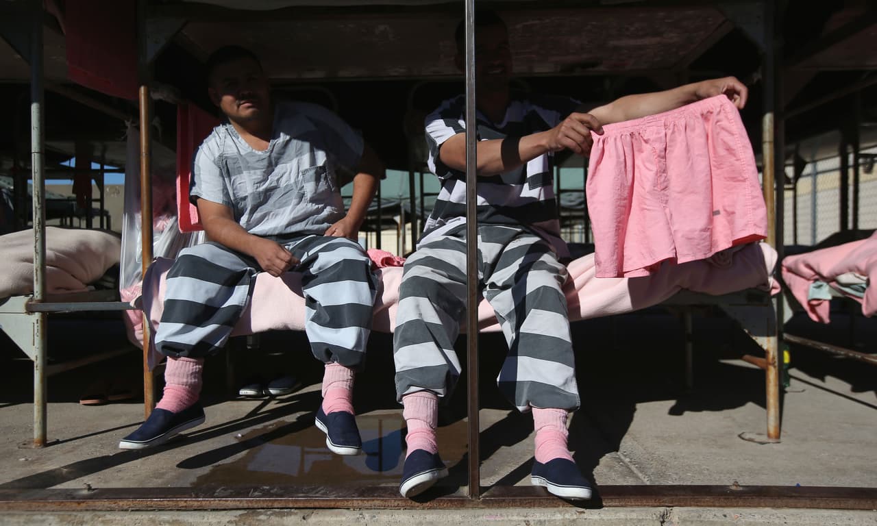 Solo el 37% de los inmigrantes en proceso de deportación tienen acceso a un abogado