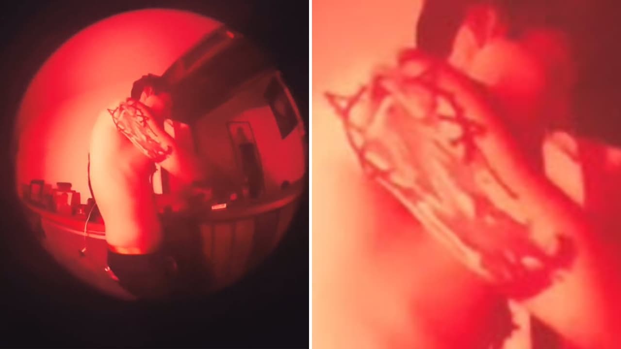 Tristan Othón se tatuó a la Santa Muerte en un brazo.