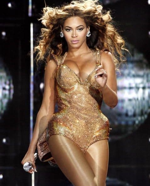 Beyoncé es una exuberante mujer que además de poseer una increíble voz, es admirada por hombres y mujeres gracias a sus increíbles curvas.