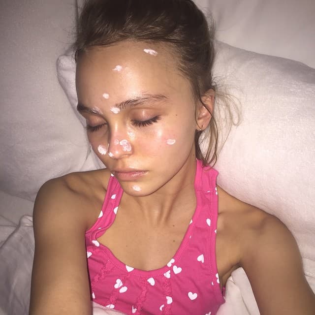 Antes de la campaña, Lily cuidó y compartió sus secretos de belleza para lucir espectacular en el desfile de Alta Costura de Chanel.