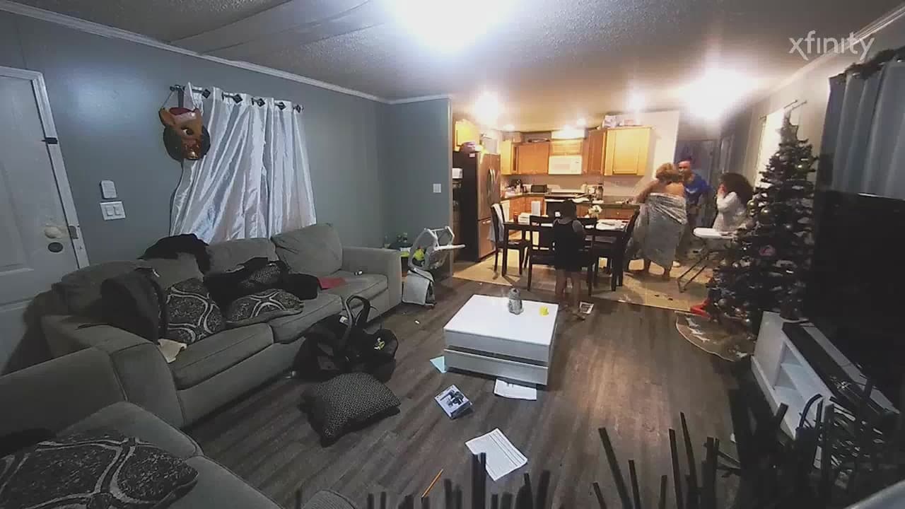 Madre de las niñas secuestradas en el condado Cobb enfrentará cargos de crueldad a menores e invasión de vivienda