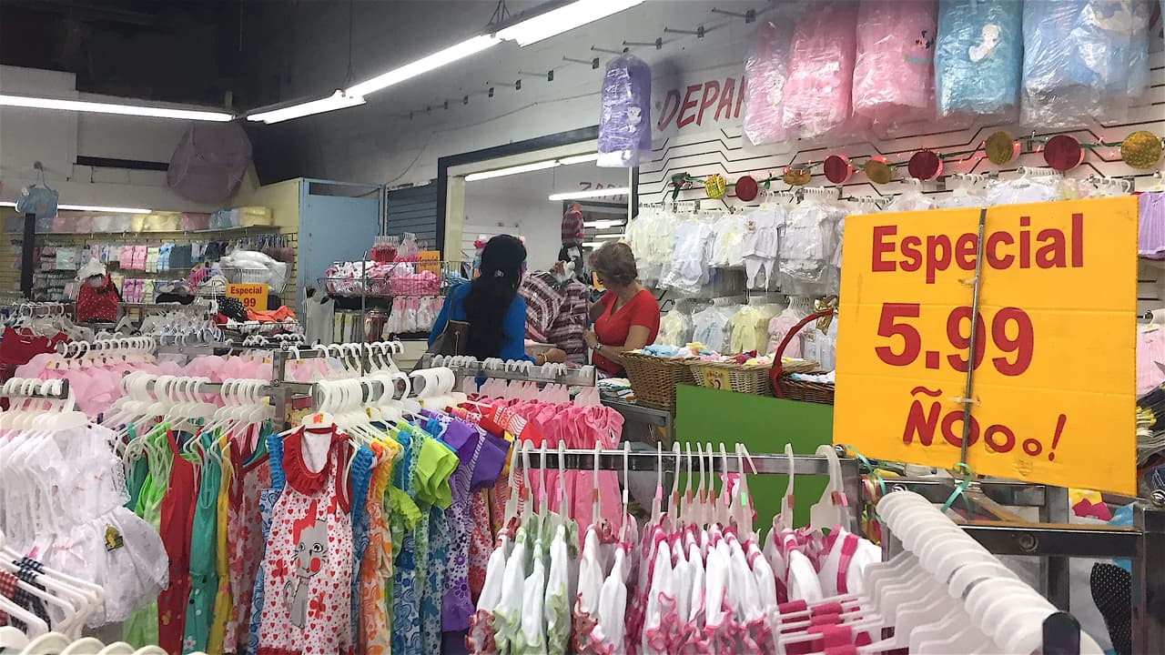 La tienda es uno de los lugares favoritos de los cubanos recién llegados al sur de la Florida y de quienes quieren cargar sus maletas antes de volar a la isla.