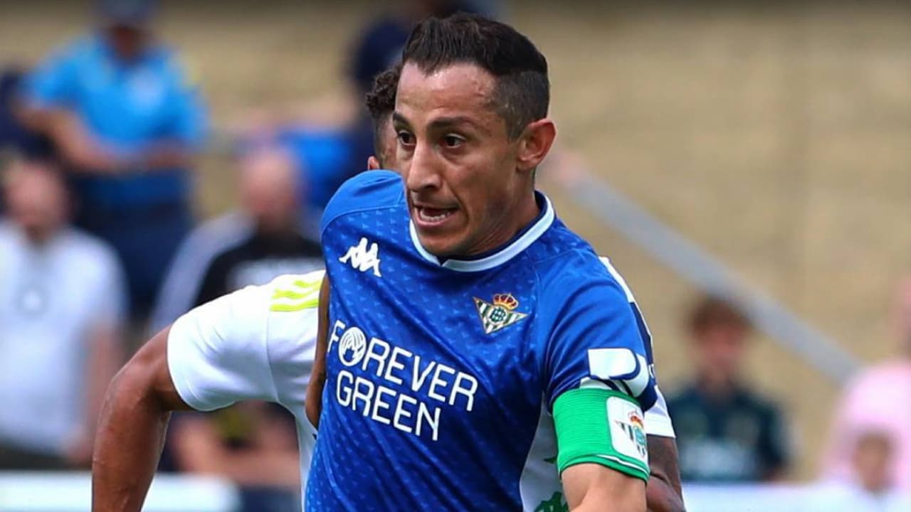 Andrés Guardado está de vuelta y fue titular con el Betis