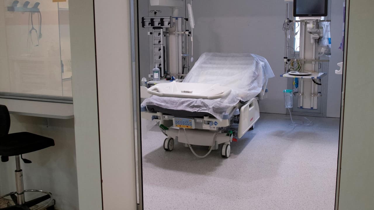 El doctor Joseph Varón, director médico del United Memorial Medical Center, dijo que el descenso de los casos positivos por covid-19 en Houston puede ser una señal de que se está progresando hacia una endemia.