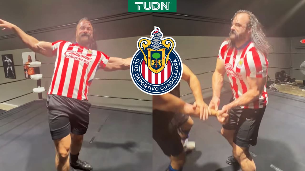 Drew McIntyre presume playera de Chivas ¿y lanza guiño a AAA?
