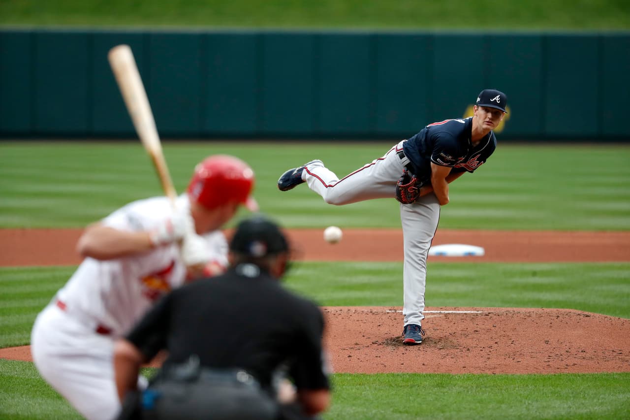 Los Braves vienen de atrás en la novena para remontar a los Cardinals 3-1.