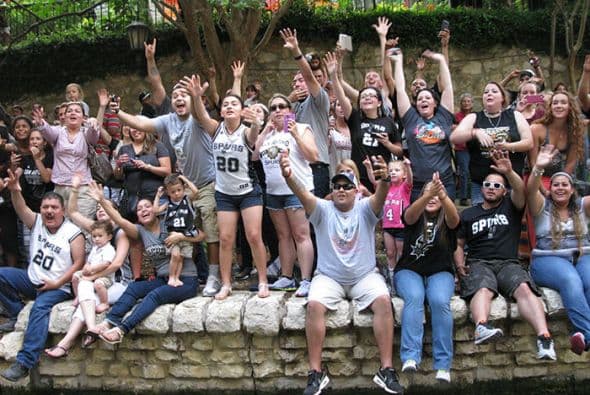 Photos: Spurs Championship Parade 2014 Barges
