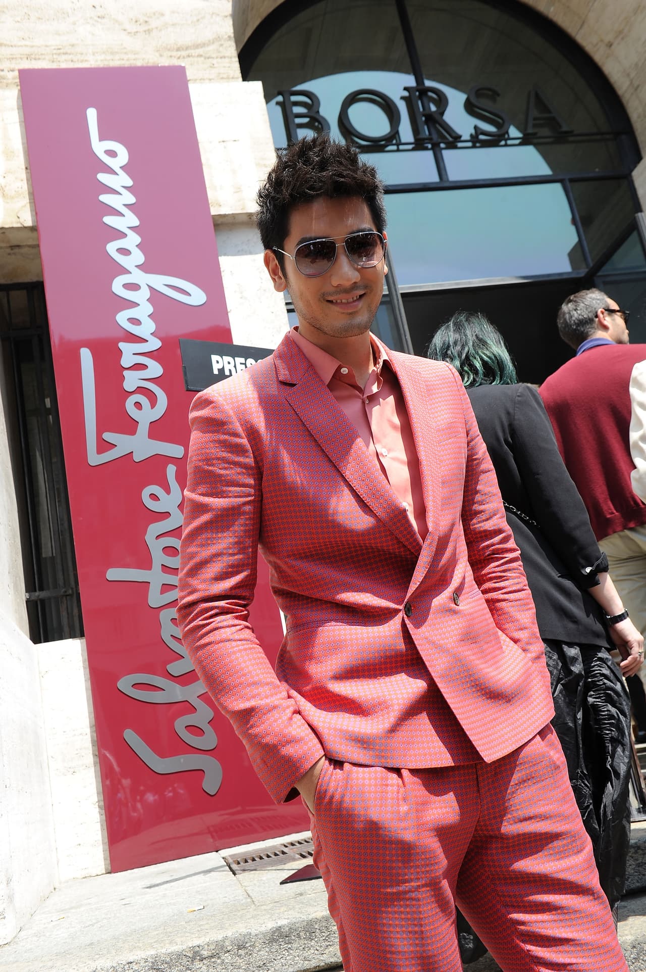 "Por favor, respeto a la 
<b>familia de Godfrey</b> en este momento de tristeza y evitar molestarlos. Acompañaremos a la familia de Godfrey para manejar discretos arreglos funerarios. Gracias a todos", finalizaron.