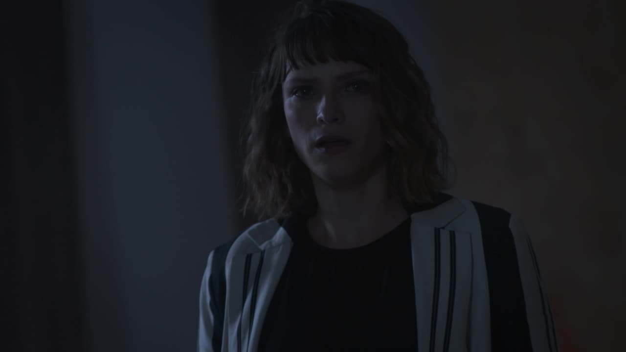 A lo lejos Leonora los veía y escuchaba. Estaba completamente asombrada, no daba crédito a lo que estaba sucediendo.