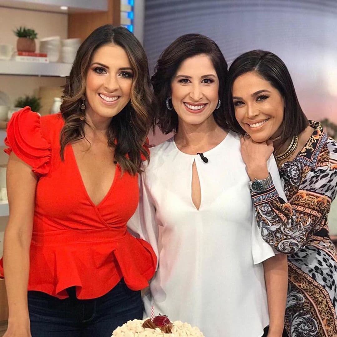 "Extrañando los abrazos. El cariño sincero siempre es el mejor regalo", señaló la periodista venezolana junto a las imágenes.