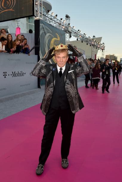 Eso sí, Osmel tiene tpda la actitud y esta noche, como presentador, pondrá a todos a temblar.