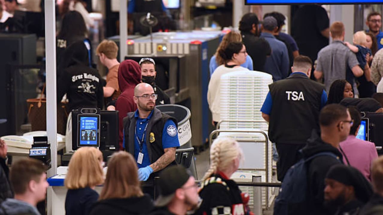 Cierre parcial del gobierno afecta a empleados del TSA en Orlando: sindicato reparte comida