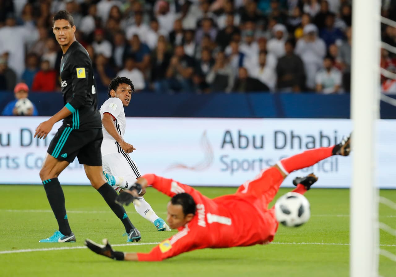 A cuatro minutos del final del primer tiempo, el delantero brasileño enganchó y mandó el balón al palo más lejano de Keylor Navas.