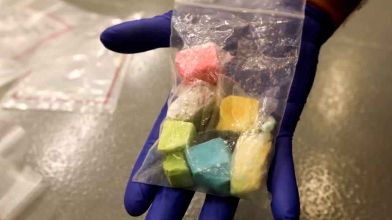 Encuentran a un bebé de 2 años muerto por las drogas que su madre consumía en casa