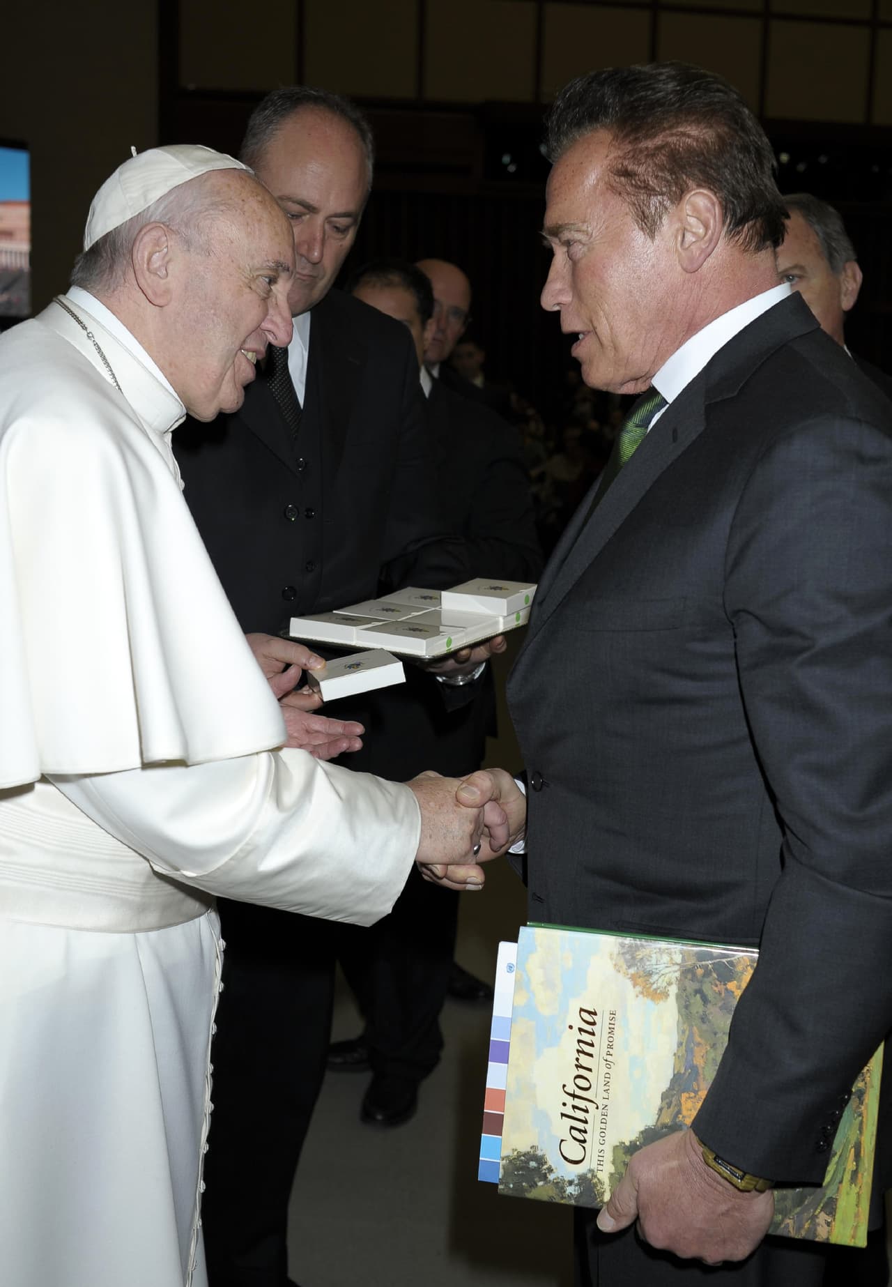 Tras unos minutos de su encuentro, Arnold se despidió agradeciéndole la oportunidad del encuentro en el Vaticano.