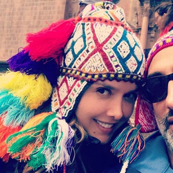 Lo que es un hecho, es que la actriz luce muy enamorada y sonriente en sus fotografías.