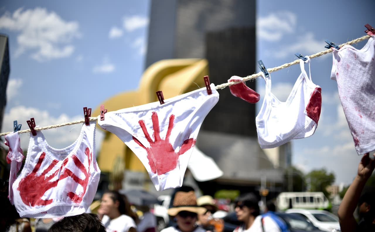 Ellos pueden estudiar en paz. ¿Por qué nosotras no?