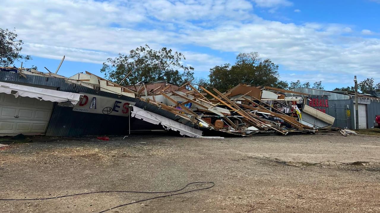 <b>Este frente frío, típico de la temporada cuando el otoño empieza a tomar fuerza</b>, ha generado alertas de tormentas severas en varias áreas de Texas. Afortunadamente, 
<b>hasta la tarde del lunes no se reportaron daños graves en otras zonas del estado</b>, pero en Belton, las consecuencias fueron evidentes, especialmente para los pequeños empresarios como Juan.