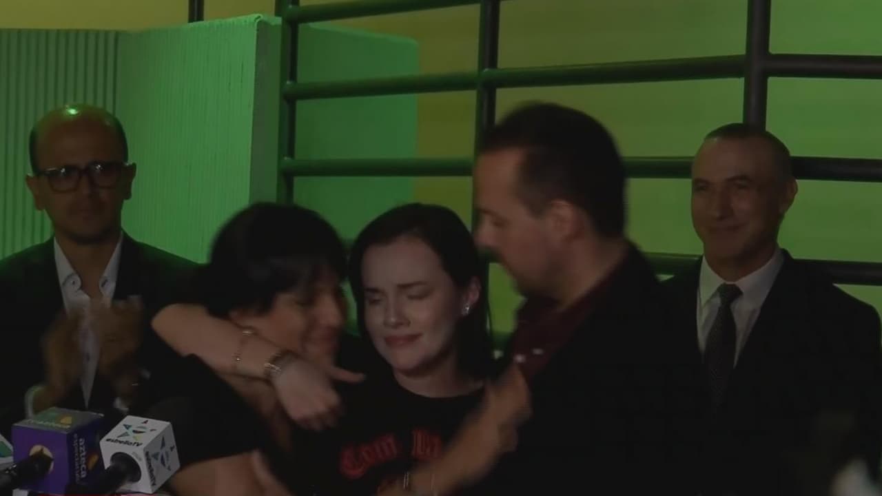 Con un abrazo, los tres hijos de José José sellaron el reencuentro tras la muerte de su padre y la polémica