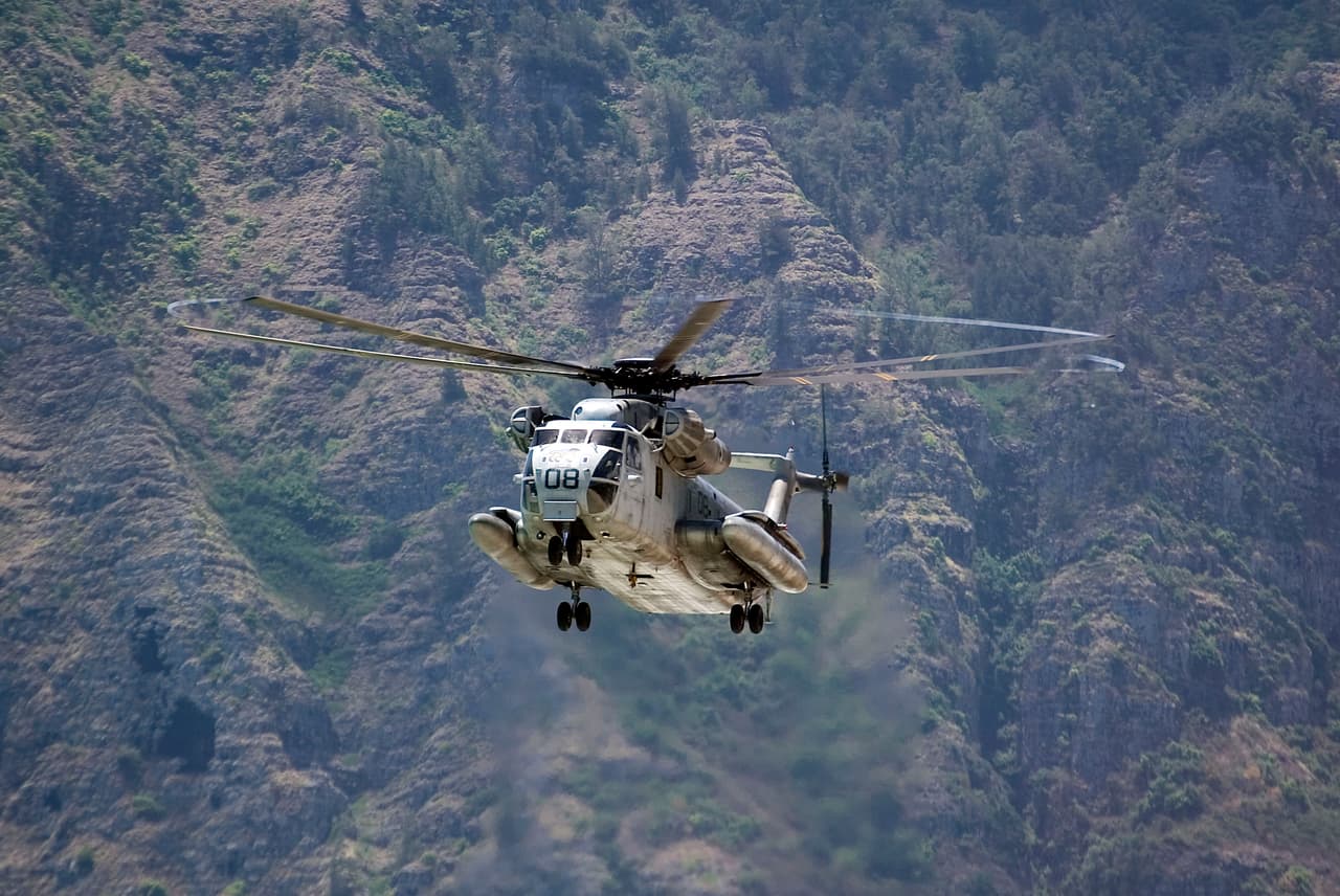 12 desaparecidos tras choque entre helicópteros militares en Hawaii