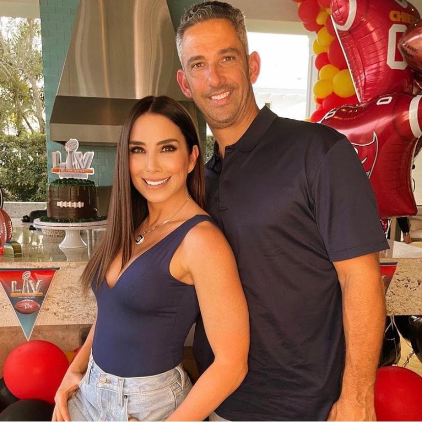 El expelotero Jorge Posada junto a su esposa, la entrenadora personal, Laura Posada, quienes llevan 21 años de casados. Esta hermosa pareja tiene dos hijos.