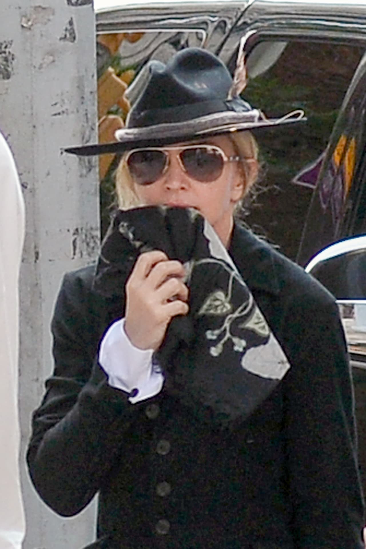 ¡Anímate querida! A tus 57 años luces como toda una reina.