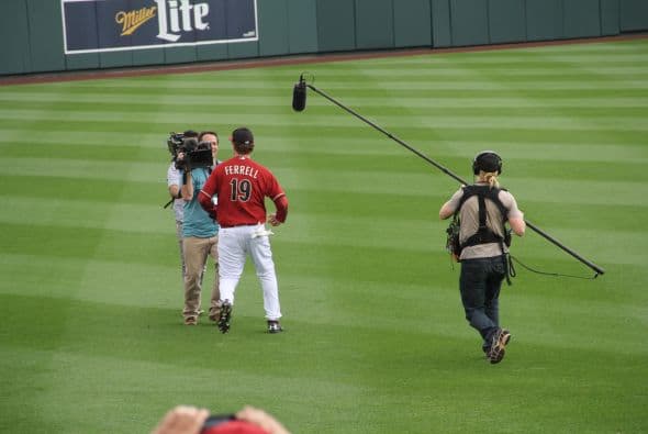 ¡El famoso comediante Will Ferrell se lució jugando con 10 equipos diferentes de la MLB  en cinco partidos del Spring Training en un solo día! Mientras los fans le hacían porras al comediante, éste les hacía bromas desde la cancha. Su hazaña fue grabada para una producción televisiva que será transmitida por HBO a finales de año.