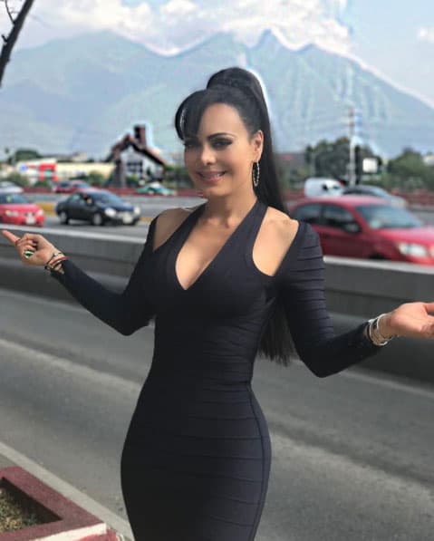 Nadie imaginaría que Maribel Guardia se sentía 'fea' cuando era muy joven: "No, no para nada (me creía bonita), yo me sentía fea. Cuando gané Miss Costa Rica no lo podía creer. Yo me sentía fea, yo me veía al espejo y decía, ‘no qué feíta soy, soy muy feíta", reveló para el diario 'El Universal'.