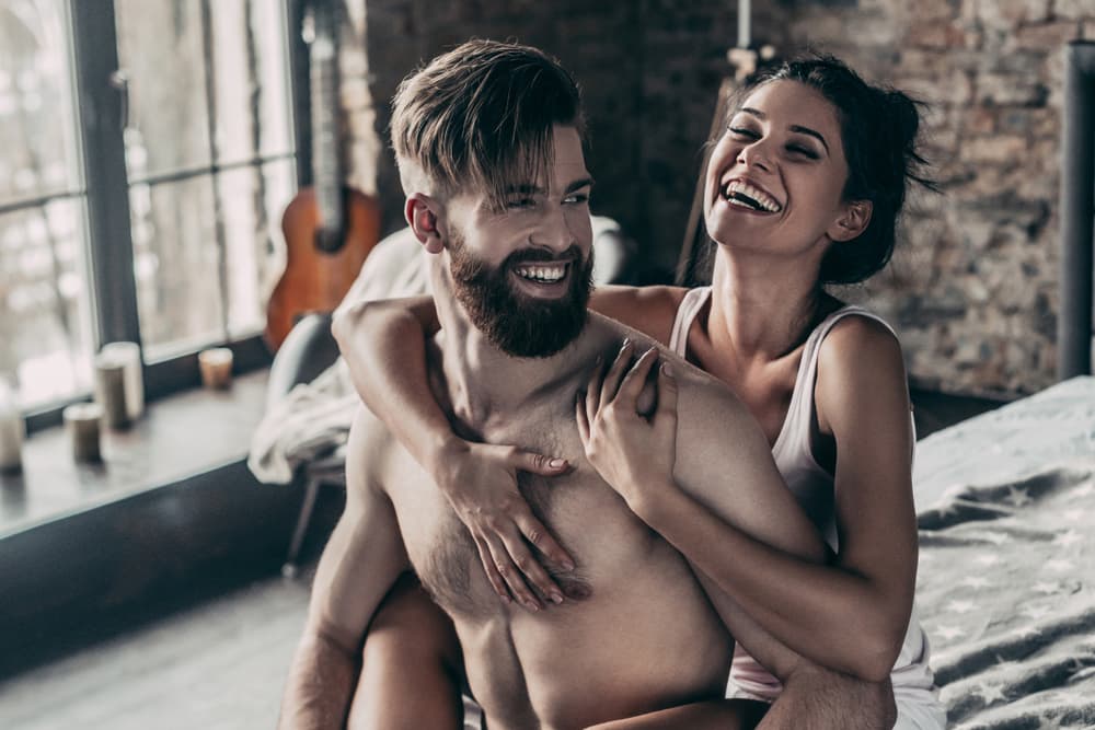 <b>ASÍ ES TAURO CON CÁNCER EN LA CAMA:</b>
<br>Se llevarán muy bien, porque crearán una relación con intereses afines. Ambos disfrutarán mucho de demostrarle su gran afecto y cariño al otro y, como son muy sensibles, hogareños y comprometidos los dos, formarán una combinación espectacular que se mantendrá cordial y seductora hasta entre las sábanas.