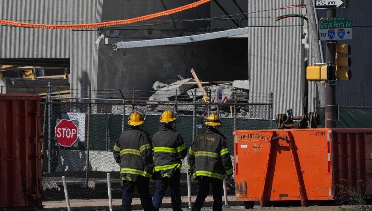 Derrumbe en Filadelfia deja un fallecido, iniciarán demolición para recuperar a desaparecidos