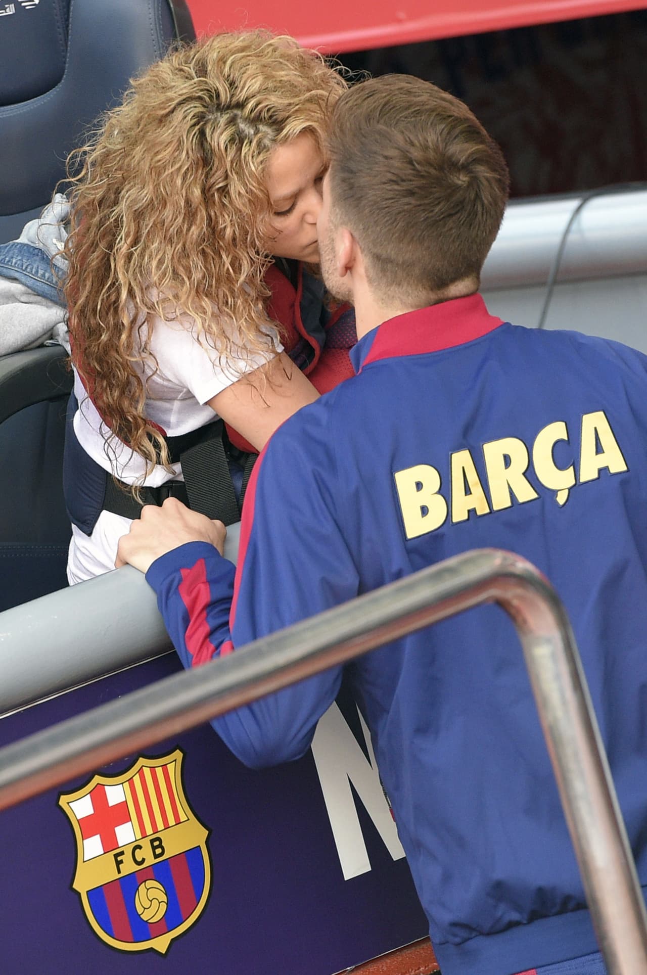 A Shakira se le veía cada vez con más frecuencia apoyando a Piqué, que dejaba atrás los rumores con modelos para tener una relación estable con la artista.