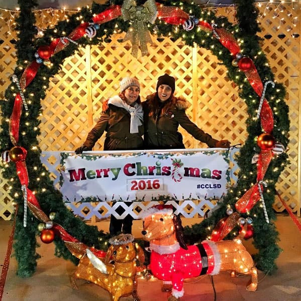 Sara Corrales disfrutó la fecha en San Diego, California en compañía de su madre y su novio.