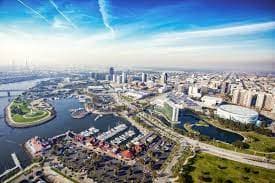 <b>Long Beach:</b>
<br>Long Beach planea tener un programa piloto de ingresos garantizados en funcionamiento este verano que entregará 500 dólares mensuales por un año a 250 familias que viven en el código postal 90813.