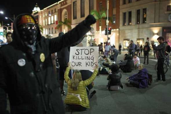 Hasta el momento hay tres detenidos y el llamado es a realizar movilizaciones pacíficas. Continúa alerta táctica en Los Ángeles aquí